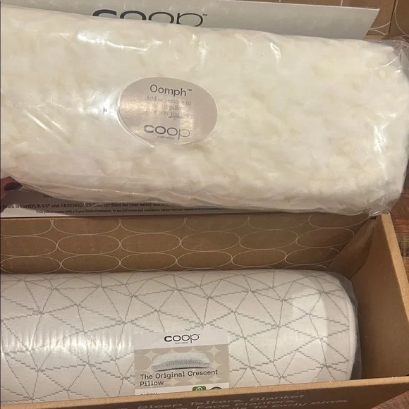 COOP Original Crescent Pillow- Queen - Picture 4 of 4